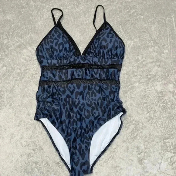 Swimsuit one piece leopoard animal print Size Med Never worn - Picture 2 of 8
